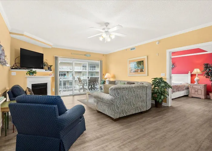 3 Bedroom Uptown Island Breeze Unit With Pool! Holiday home *