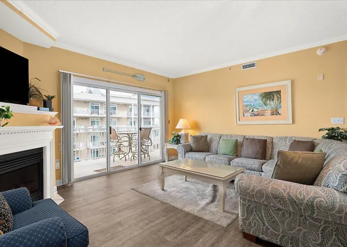 3 Bedroom Uptown Island Breeze Unit With Pool! Holiday home *
