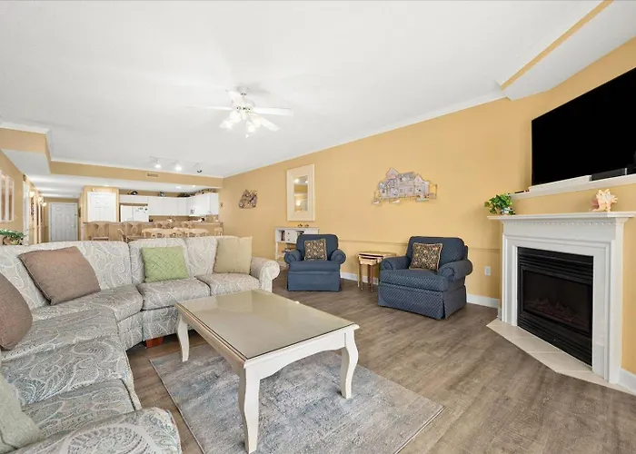 Holiday home 3 Bedroom Uptown Island Breeze Unit With Pool! *