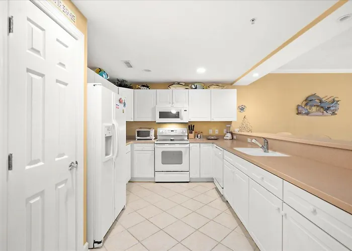 3 Bedroom Uptown Island Breeze Unit With Pool! * Ocean City