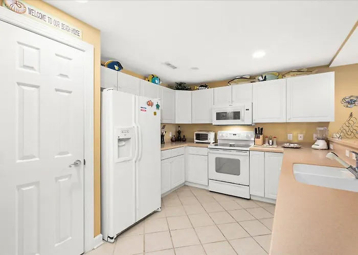 Holiday home 3 Bedroom Uptown Island Breeze Unit With Pool!