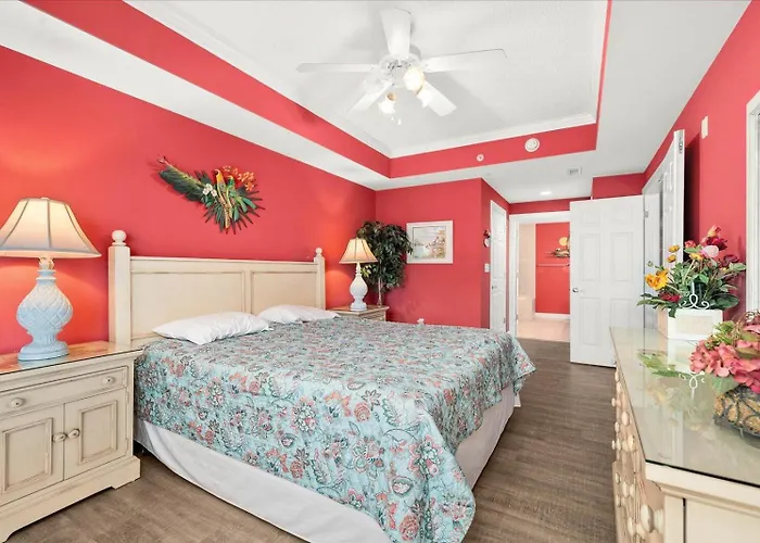 Holiday home 3 Bedroom Uptown Island Breeze Unit With Pool!
