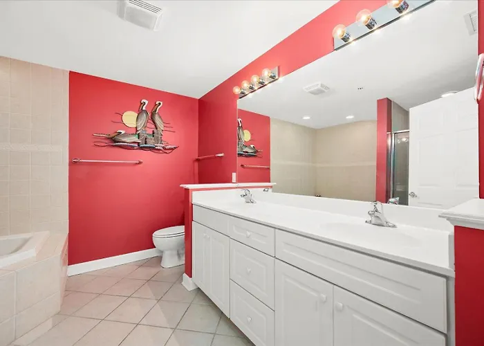 3 Bedroom Uptown Island Breeze Unit With Pool! *