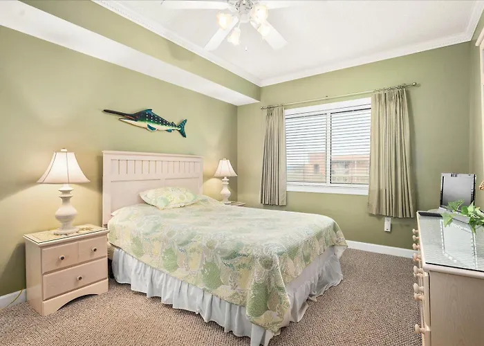 3 Bedroom Uptown Island Breeze Unit With Pool! *