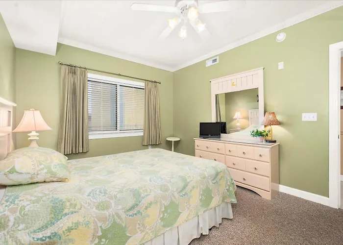 3 Bedroom Uptown Island Breeze Unit With Pool! *