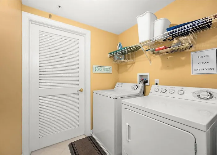 Holiday home 3 Bedroom Uptown Island Breeze Unit With Pool! *